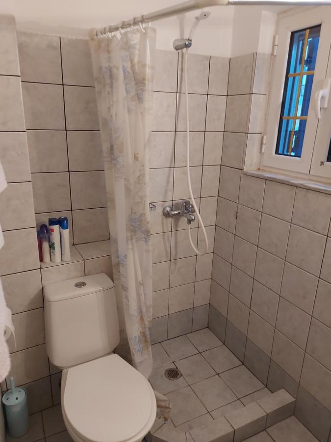 Matina Apartments Tyros Luaran gambar