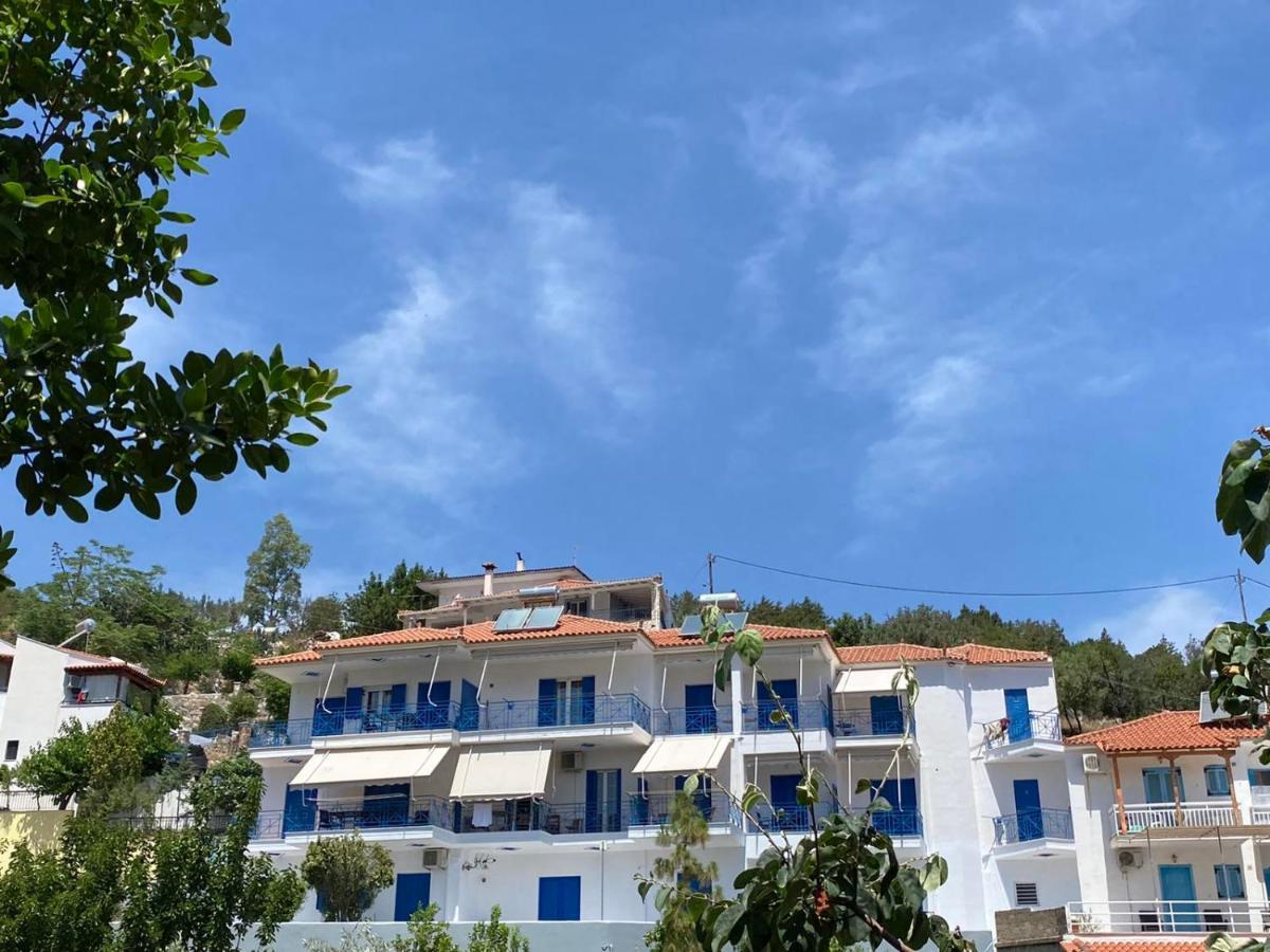 Matina Apartments Tyros Luaran gambar