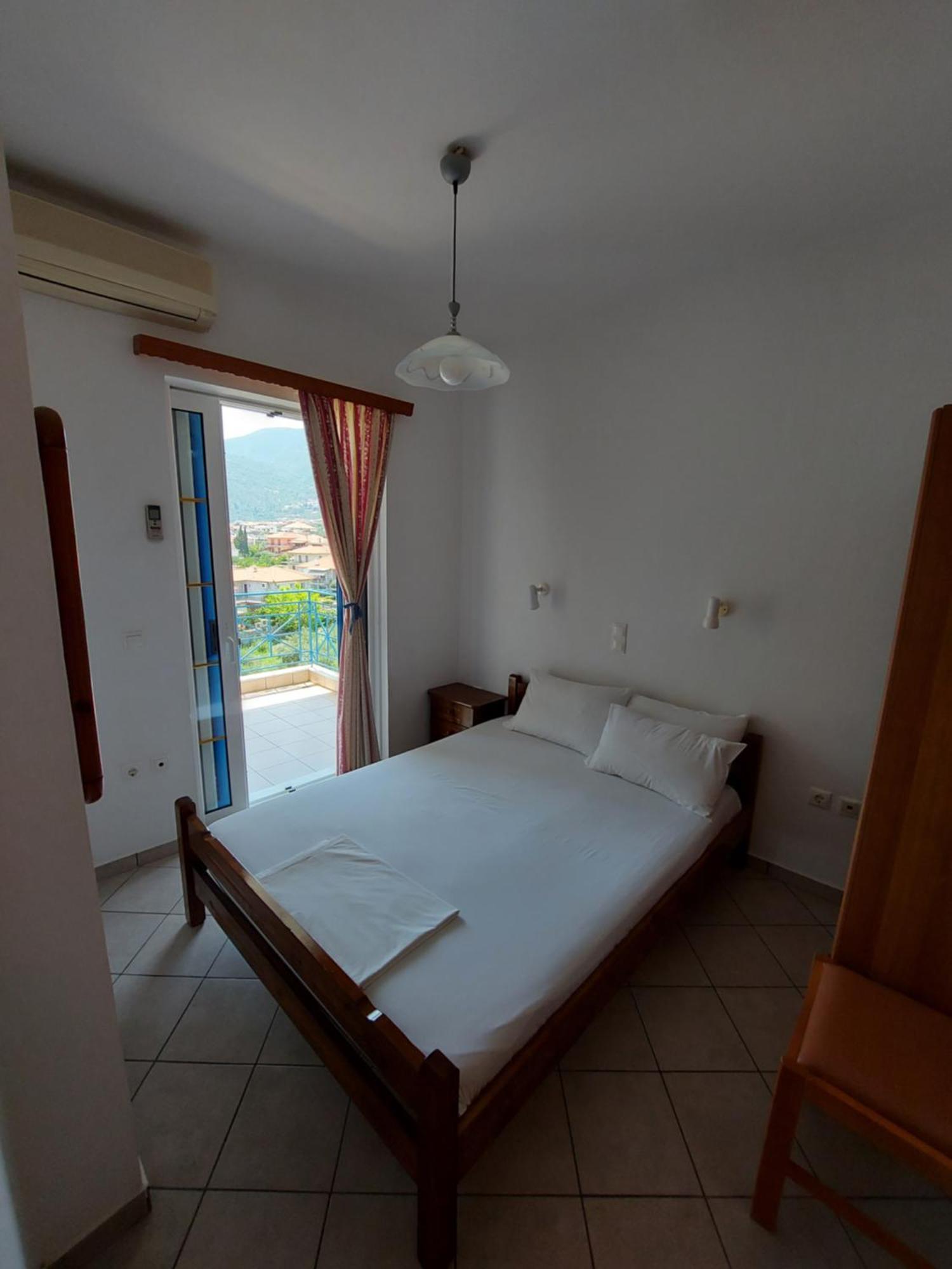 Matina Apartments Tyros Bilik gambar